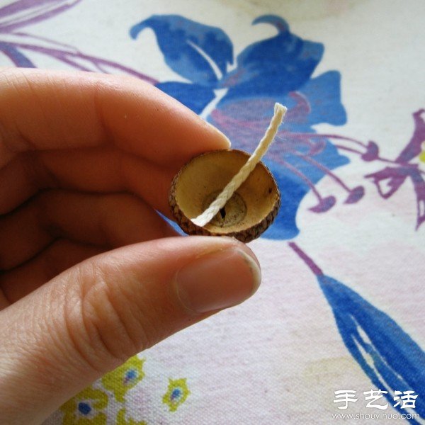 橡果殼+蜂蠟 DIY漂浮在水面上的浪漫燭臺 -  rpnrmr.com