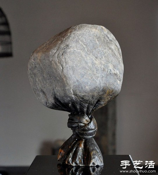 與生活緊密結(jié)合的奇特石雕作品 -  rpnrmr.com