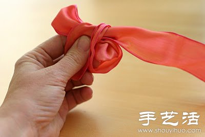 蝴蝶結(jié)絲帶手環(huán)手工制作教程 -  rpnrmr.com