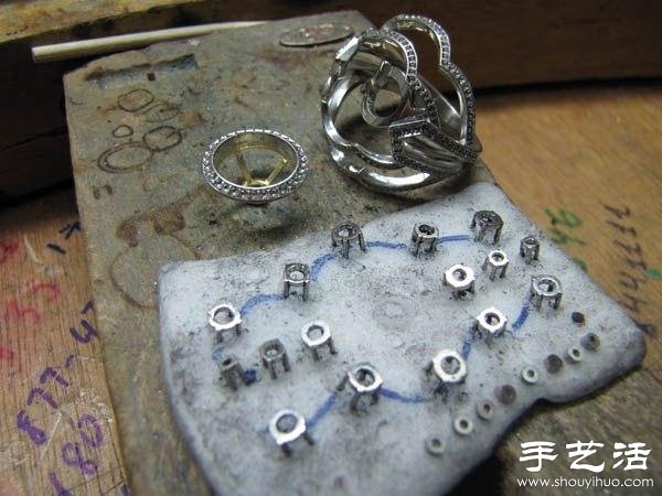綠寶石戒指的手工制作過程 -  rpnrmr.com