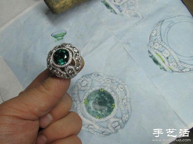 綠寶石戒指的手工制作過程 -  rpnrmr.com