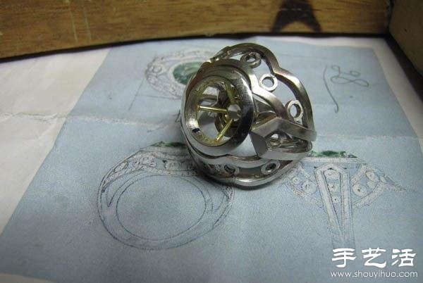 綠寶石戒指的手工制作過程 -  rpnrmr.com