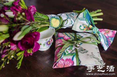 方巾創(chuàng)意DIY漂亮婚禮裝飾物 -  rpnrmr.com
