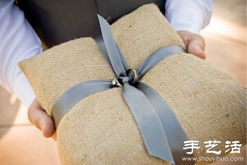 森系婚禮中常見的手工制作麻布戒枕 -  rpnrmr.com