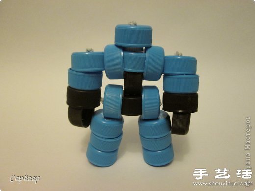 塑料瓶蓋變廢為寶手工制作機(jī)械戰(zhàn)警玩具 -  rpnrmr.com