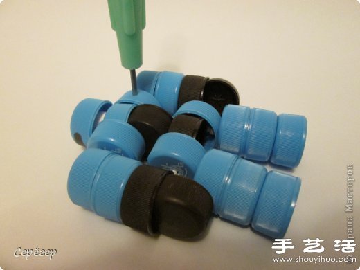 塑料瓶蓋變廢為寶手工制作機(jī)械戰(zhàn)警玩具 -  rpnrmr.com