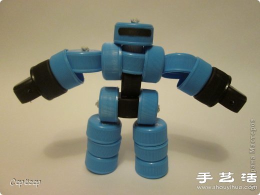 塑料瓶蓋變廢為寶手工制作機(jī)械戰(zhàn)警玩具 -  rpnrmr.com