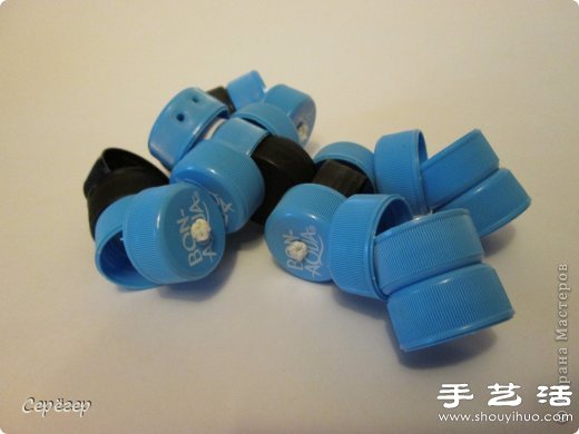 塑料瓶蓋變廢為寶手工制作機(jī)械戰(zhàn)警玩具 -  rpnrmr.com