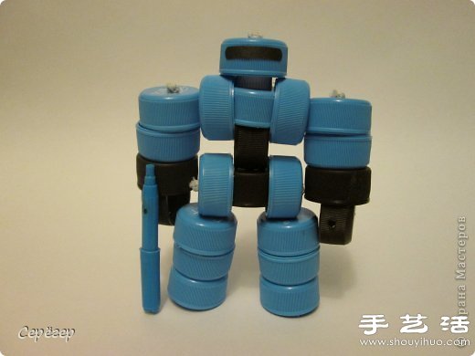 塑料瓶蓋變廢為寶手工制作機(jī)械戰(zhàn)警玩具 -  rpnrmr.com