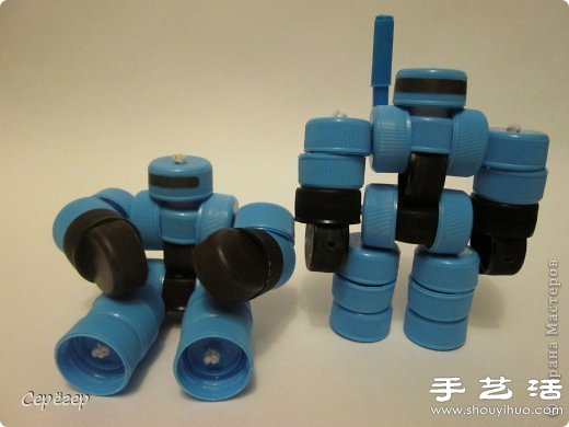 塑料瓶蓋變廢為寶手工制作機(jī)械戰(zhàn)警玩具 -  rpnrmr.com