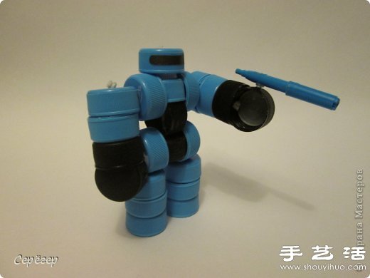 塑料瓶蓋變廢為寶手工制作機(jī)械戰(zhàn)警玩具 -  rpnrmr.com