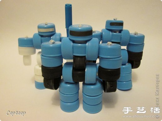 塑料瓶蓋變廢為寶手工制作機(jī)械戰(zhàn)警玩具 -  rpnrmr.com