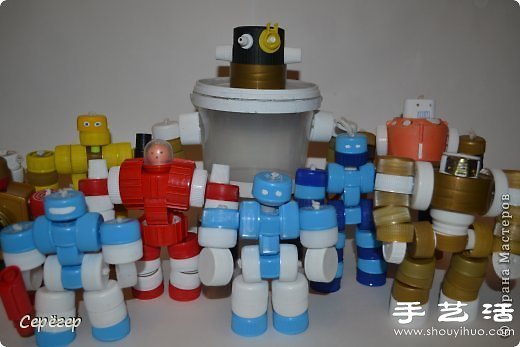 塑料瓶蓋變廢為寶手工制作機(jī)械戰(zhàn)警玩具 -  rpnrmr.com