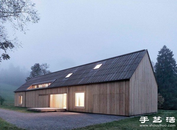 外觀類似谷倉的精致簡約兩層別墅住宅 -  rpnrmr.com