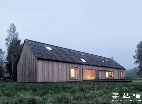 外觀類似谷倉的精致簡約兩層別墅住宅 -  rpnrmr.com