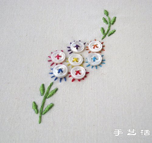 紐扣和刺繡結(jié)合DIY的小清新花朵 -  rpnrmr.com