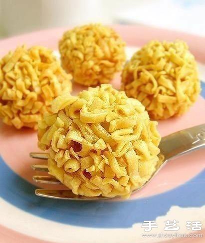 方便面+蝦仁 松脆可口“泡面蝦球”的做法 -  rpnrmr.com