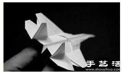 手工折紙制作超逼真隱形戰(zhàn)斗機(jī) -  rpnrmr.com