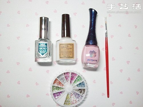 帶蝴蝶結(jié)圖案的白色系可愛(ài)恬靜美甲教程 -  rpnrmr.com