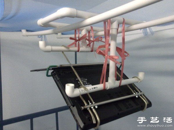 PVC管+金屬棒 DIY寢室躺著看片筆記本架 -  rpnrmr.com