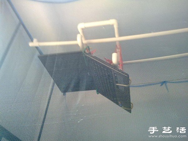 PVC管+金屬棒 DIY寢室躺著看片筆記本架 -  rpnrmr.com