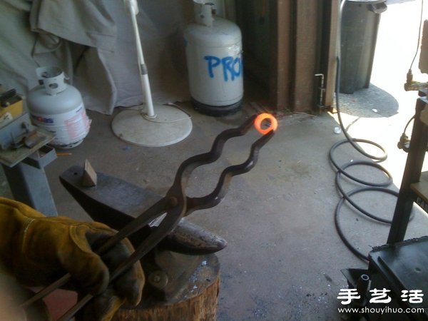 隕鐵鍛造DIY意義非凡的結(jié)婚戒指 -  rpnrmr.com