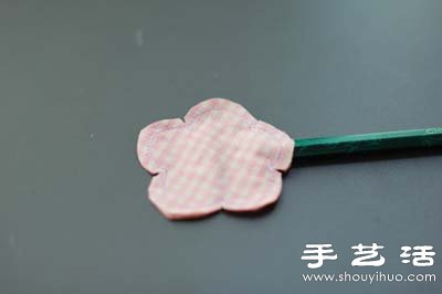 不織布教程：布藝小花改造抱枕的方法 -  rpnrmr.com