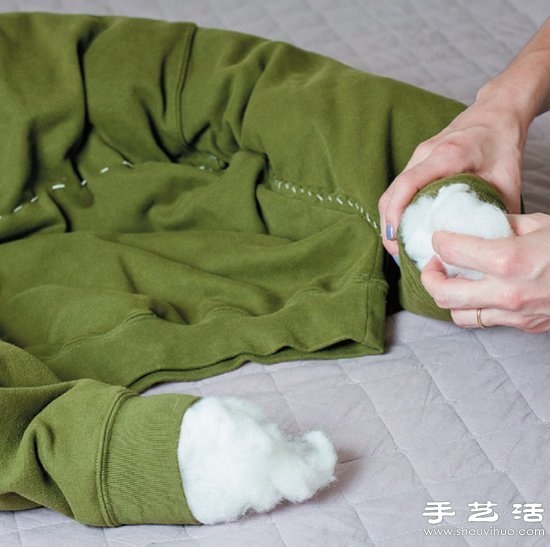 長袖T恤+靠枕/抱枕 廢物利用手工制作狗窩 -  rpnrmr.com