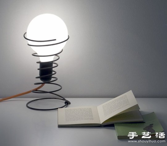 舊彈簧廢物利用 DIY簡潔時尚臺燈 -  rpnrmr.com
