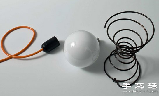 舊彈簧廢物利用 DIY簡潔時尚臺燈 -  rpnrmr.com
