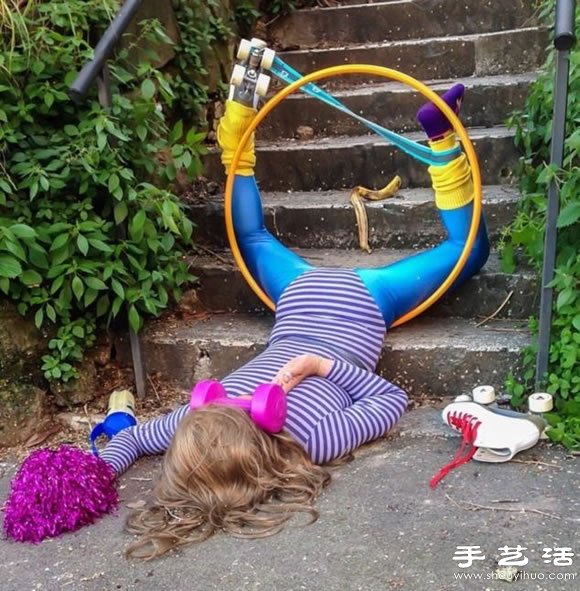 攝影師拍攝創(chuàng)意摔跤照片 暗喻人類本末倒置 -  rpnrmr.com