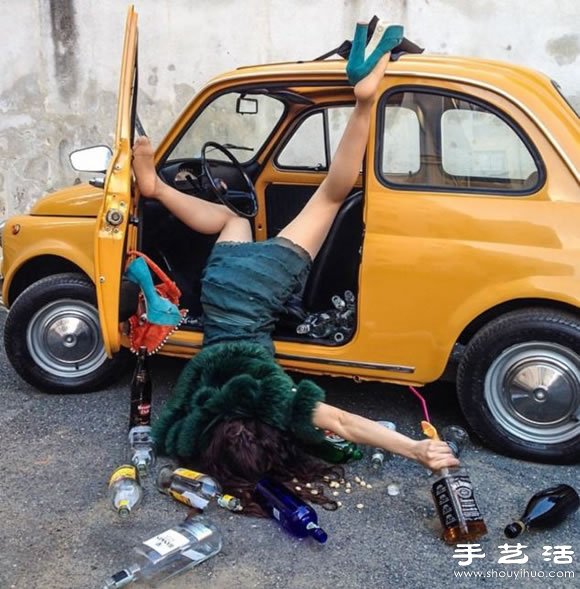 攝影師拍攝創(chuàng)意摔跤照片 暗喻人類本末倒置 -  rpnrmr.com