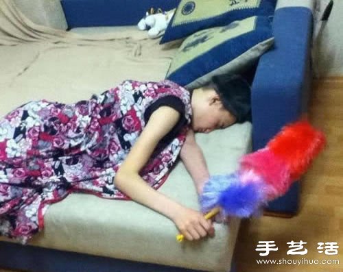 這么惡搞睡著的男朋友，好玩！ -  rpnrmr.com