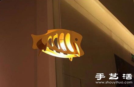 塑料板手工制作魚兒吊燈的方法教程 -  rpnrmr.com