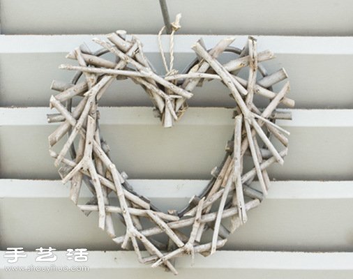 枯樹(shù)枝變廢為寶DIY制作原生態(tài)手工藝品 -  rpnrmr.com