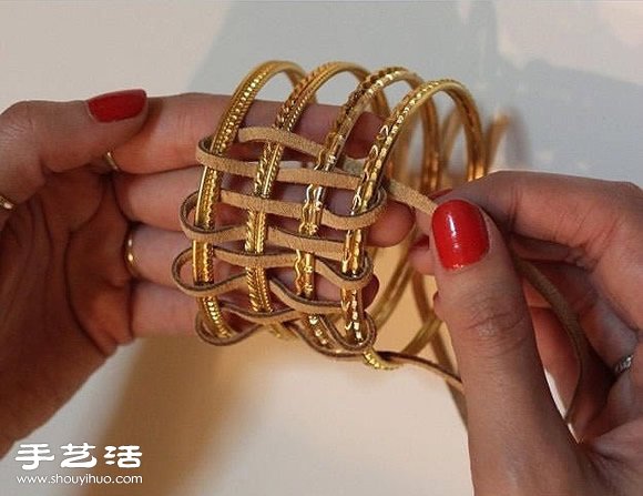 多個手鐲用皮革繩子編織寬版手鐲圖解教程 -  rpnrmr.com