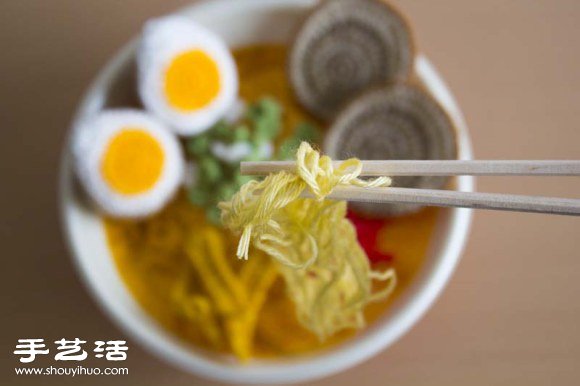 日本手工達(dá)人用毛線織出的一碗拉面！ -  rpnrmr.com