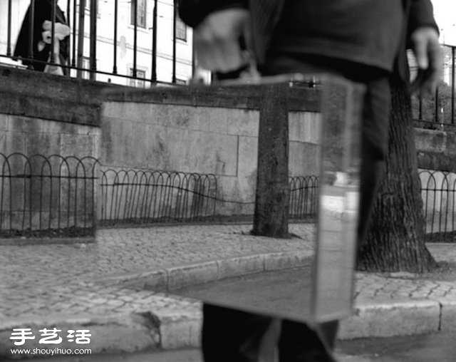 葡萄亞裔攝影師作品:男人與他的城市行李箱 -  rpnrmr.com