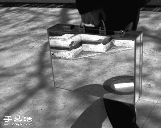 葡萄亞裔攝影師作品:男人與他的城市行李箱 -  rpnrmr.com