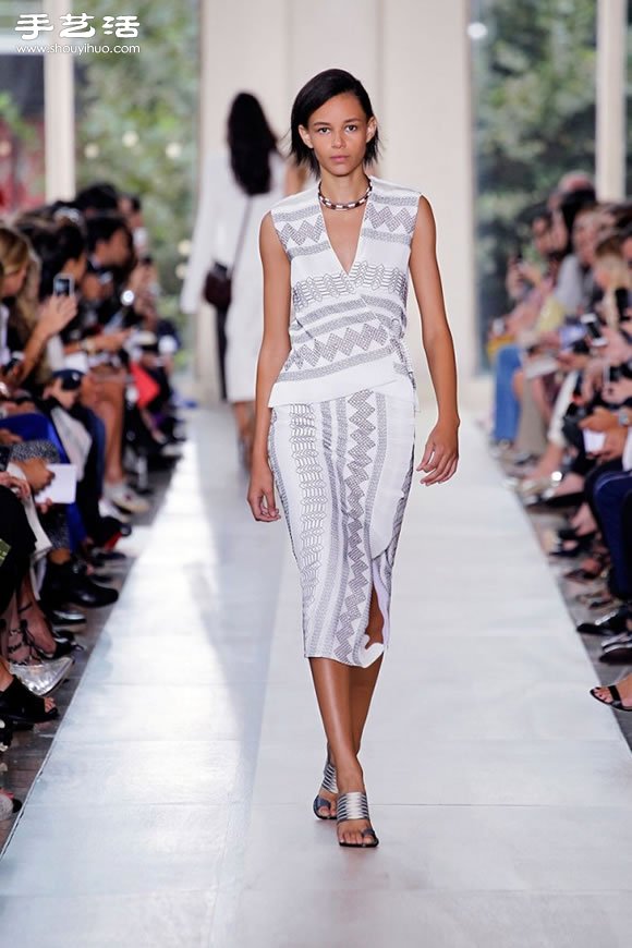 以畫家為靈感的Tory Burch 2015春季女裝 -  rpnrmr.com