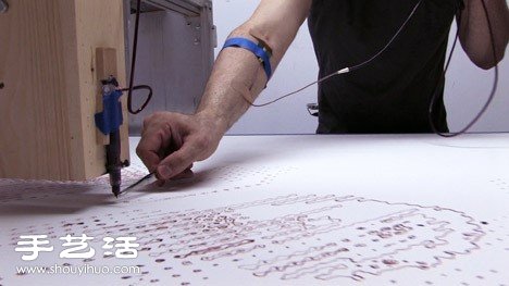 紐約藝術(shù)家Ted Lawson用鮮血畫出裸體肖像 -  rpnrmr.com