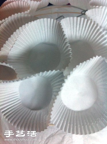 蛋糕紙杯DIY手工制作漂亮的花球燈圖解教程 -  rpnrmr.com