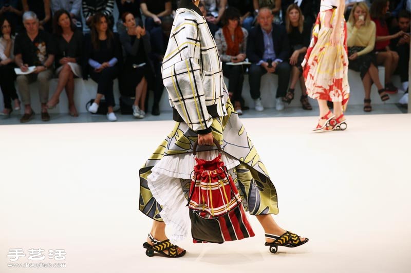 MARNI 位于米蘭的 2015 春夏時(shí)尚花市場(chǎng) -  rpnrmr.com
