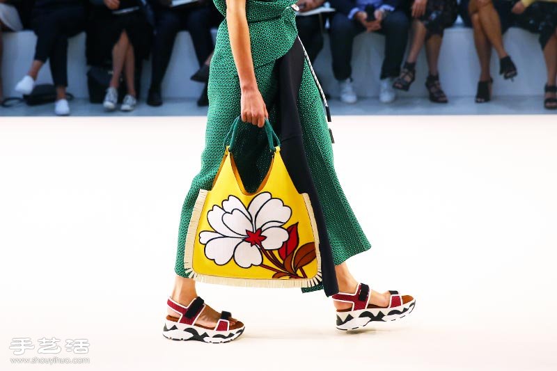 MARNI 位于米蘭的 2015 春夏時(shí)尚花市場(chǎng) -  rpnrmr.com
