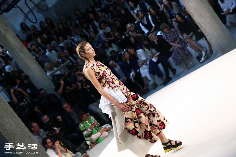 MARNI 位于米蘭的 2015 春夏時(shí)尚花市場(chǎng) -  rpnrmr.com