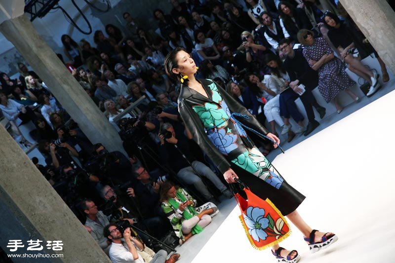 MARNI 位于米蘭的 2015 春夏時(shí)尚花市場(chǎng) -  rpnrmr.com