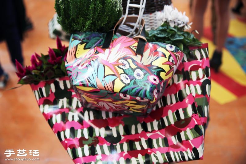 MARNI 位于米蘭的 2015 春夏時(shí)尚花市場(chǎng) -  rpnrmr.com