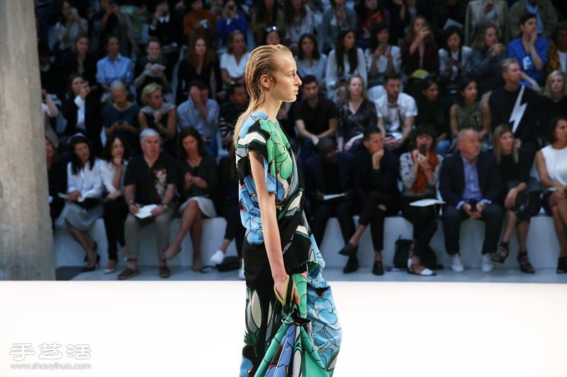 MARNI 位于米蘭的 2015 春夏時(shí)尚花市場(chǎng) -  rpnrmr.com