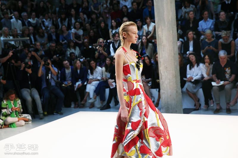 MARNI 位于米蘭的 2015 春夏時(shí)尚花市場(chǎng) -  rpnrmr.com