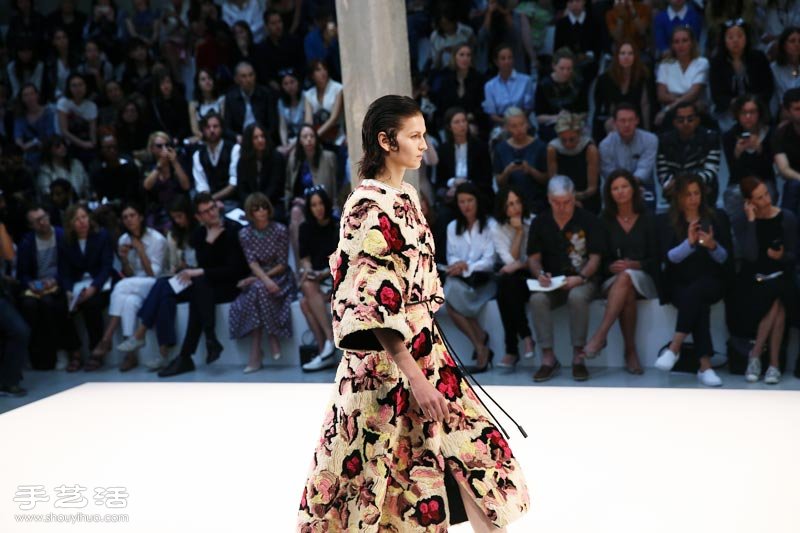 MARNI 位于米蘭的 2015 春夏時(shí)尚花市場(chǎng) -  rpnrmr.com